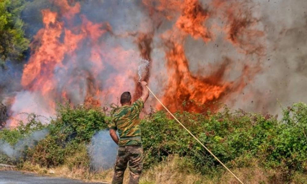 Φωτιά στην Αρκαδία: Κοντά σε σπίτια σε Λιβαδάκι και Τουμπίτσι